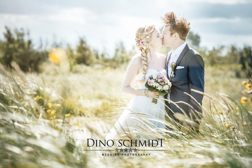 Dino Schmidt, Hochzeitsfotograf, Hochzeitsreportage, Wilhelmshaven, Wittmund, Jever, Westerholt, Oldenburg, Bremen, Hamburg, Esens, Norden, Aurich, Emden, Leer, Wiesmoor, Großefehn, Friedeburg, Remels, Borkum, Juist, Norderney, Osnabrück, Norddeutschland
