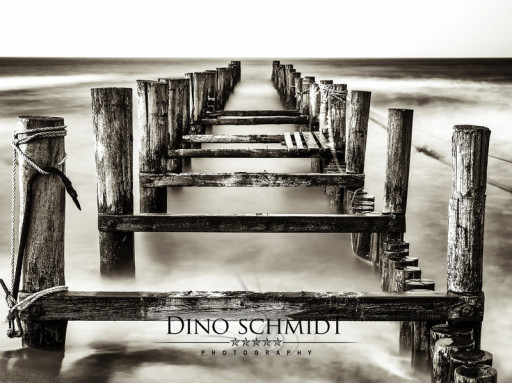Dino Schmidt, Hochzeitsfotograf, Hochzeitsreportage, Wilhelmshaven, Wittmund, Jever, Westerholt, Oldenburg, Bremen, Hamburg, Esens, Norden, Aurich, Emden, Leer, Wiesmoor, Großefehn, Friedeburg, Remels, Borkum, Juist, Norderney, Osnabrück, Norddeutschland