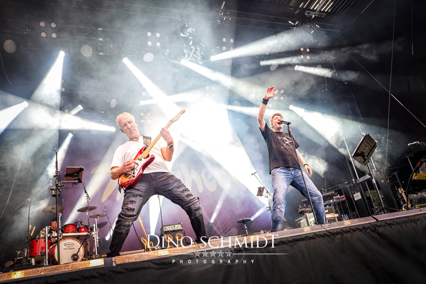 Dino Schmidt, Hochzeitsfotograf, Hochzeitsreportage, Wilhelmshaven, Wittmund, Jever, Westerholt, Oldenburg, Bremen, Hamburg, Esens, Norden, Aurich, Emden, Leer, Wiesmoor, Großefehn, Friedeburg, Remels, Borkum, Juist, Norderney, Osnabrück, Norddeutschland