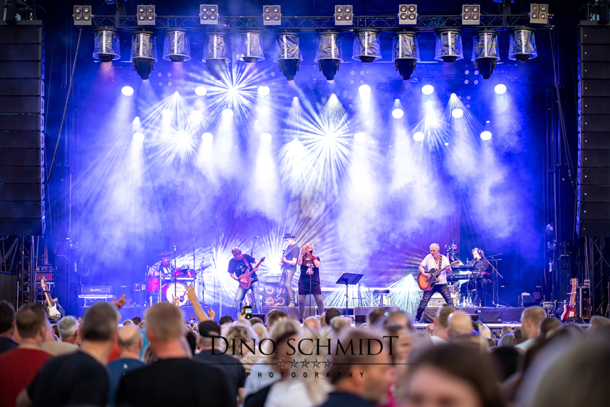 Dino Schmidt, Hochzeitsfotograf, Hochzeitsreportage, Wilhelmshaven, Wittmund, Jever, Westerholt, Oldenburg, Bremen, Hamburg, Esens, Norden, Aurich, Emden, Leer, Wiesmoor, Großefehn, Friedeburg, Remels, Borkum, Juist, Norderney, Osnabrück, Norddeutschland