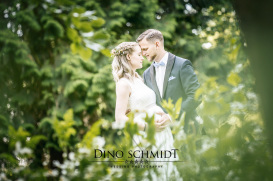 Hochzeitsfotograf Dino Schmidt aus Wiesmoor, Hochzeitsfotos, Hochzeitsfotografie, Hochzeitsreportage, Standesamt, Trauung, Wilhelmshaven, Wittmund, Jever, Westerholt, Oldenburg, Esens, Norden, Aurich, Emden, Leer, Großefehn, Friedeburg, Uplengen, Borkum, 