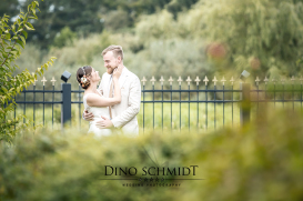 Hochzeitsfotograf Dino Schmidt aus Wiesmoor, Hochzeitsfotos, Hochzeitsfotografie, Hochzeitsreportage, Standesamt, Trauung, Wilhelmshaven, Wittmund, Jever, Westerholt, Oldenburg, Esens, Norden, Aurich, Emden, Leer, Großefehn, Friedeburg, Uplengen, Borkum, 