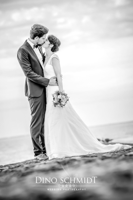 Hochzeitsfotograf Dino Schmidt aus Wiesmoor, Hochzeitsfotos, Hochzeitsfotografie, Hochzeitsreportage, Standesamt, Trauung, Wilhelmshaven, Wittmund, Jever, Westerholt, Oldenburg, Esens, Norden, Aurich, Emden, Leer, Großefehn, Friedeburg, Uplengen, Borkum, 