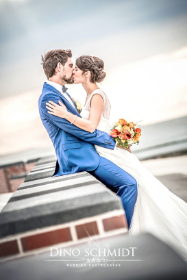 Hochzeitsfotograf Dino Schmidt aus Wiesmoor, Hochzeitsfotos, Hochzeitsfotografie, Hochzeitsreportage, Standesamt, Trauung, Wilhelmshaven, Wittmund, Jever, Westerholt, Oldenburg, Esens, Norden, Aurich, Emden, Leer, Großefehn, Friedeburg, Uplengen, Borkum, 
