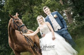 Hochzeitsfotograf Dino Schmidt aus Wiesmoor, Hochzeitsfotos, Hochzeitsfotografie, Hochzeitsreportage, Standesamt, Trauung, Wilhelmshaven, Wittmund, Jever, Westerholt, Oldenburg, Esens, Norden, Aurich, Emden, Leer, Großefehn, Friedeburg, Uplengen, Borkum, 
