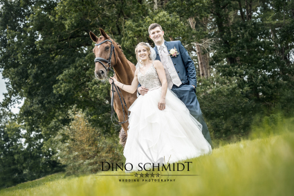 Hochzeitsfotograf Dino Schmidt aus Wiesmoor, Hochzeitsfotos, Hochzeitsfotografie, Hochzeitsreportage, Standesamt, Trauung, Wilhelmshaven, Wittmund, Jever, Westerholt, Oldenburg, Esens, Norden, Aurich, Emden, Leer, Großefehn, Friedeburg, Uplengen, Borkum, 