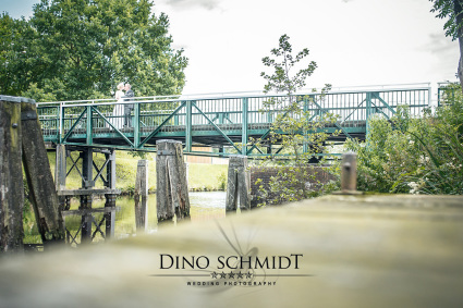 Hochzeitsfotograf Dino Schmidt aus Wiesmoor, Hochzeitsfotos, Hochzeitsfotografie, Hochzeitsreportage, Standesamt, Trauung, Wilhelmshaven, Wittmund, Jever, Westerholt, Oldenburg, Esens, Norden, Aurich, Emden, Leer, Großefehn, Friedeburg, Uplengen, Borkum, 