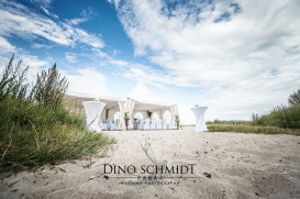 Hochzeitsfotograf Dino Schmidt aus Wiesmoor, Hochzeitsfotos, Hochzeitsfotografie, Hochzeitsreportage, Standesamt, Trauung, Wilhelmshaven, Wittmund, Jever, Westerholt, Oldenburg, Esens, Norden, Aurich, Emden, Leer, Großefehn, Friedeburg, Uplengen, Borkum, 