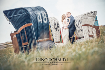 Hochzeitsfotograf Dino Schmidt aus Wiesmoor, Hochzeitsfotos, Hochzeitsfotografie, Hochzeitsreportage, Standesamt, Trauung, Wilhelmshaven, Wittmund, Jever, Westerholt, Oldenburg, Esens, Norden, Aurich, Emden, Leer, Großefehn, Friedeburg, Uplengen, Borkum, 